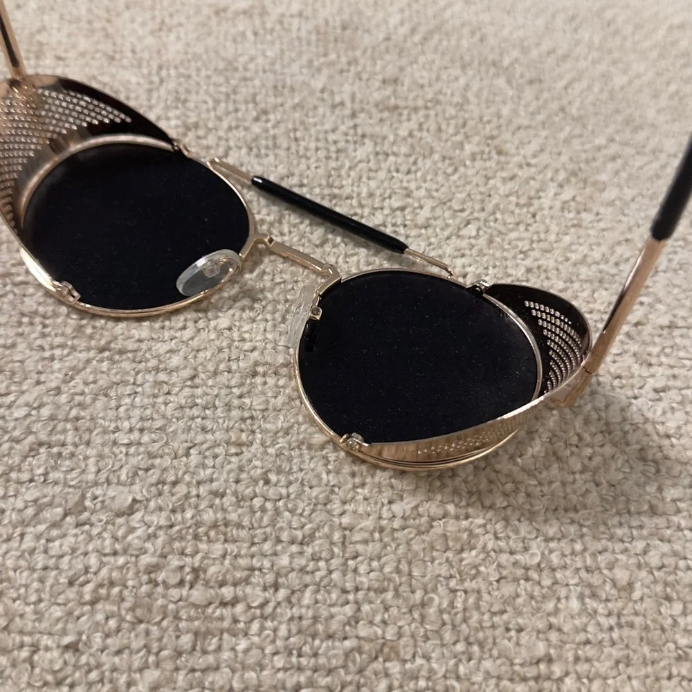 UNISEX Stylish Gold Sunglasses - Picture 15 of 15
